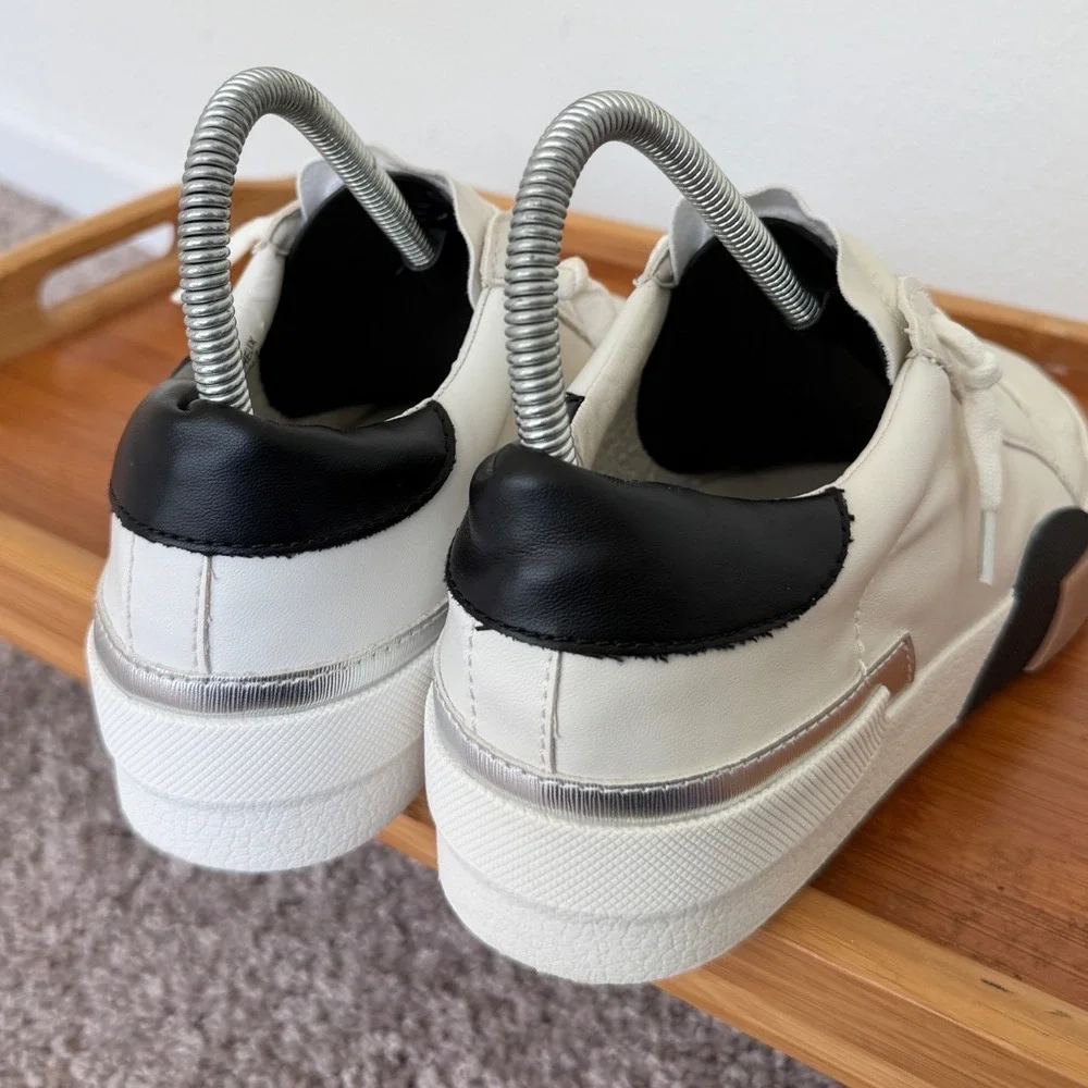 DV Dolce Vita Helix Sneakers Womens 8 Off White Black Metallic Silver Low Top